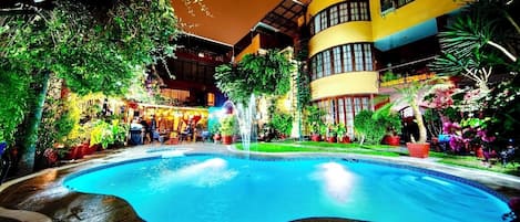 Outdoor pool, pool loungers