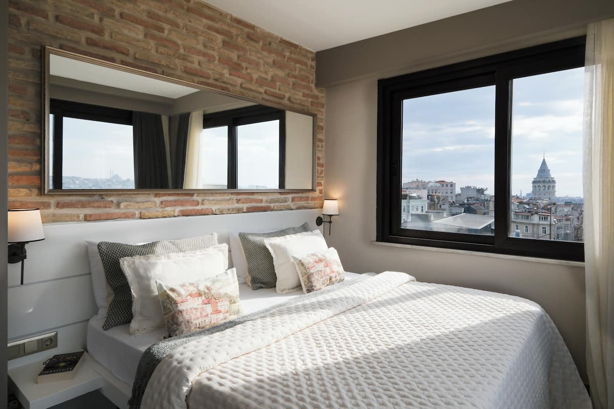 Deluxe Double Room, 1 Queen Bed, Sea View | Premium bedding, down duvets, minibar, in-room safe