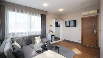 Habitación doble Deluxe, 1 cama King size, vista al mar | Ropa de cama de alta calidad, edredón y artículos del minibar gratis