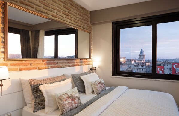 豪華雙人房, 1 張加大雙人床, 海景 | 高級寢具、羽絨被、迷你吧贈品、房內夾萬