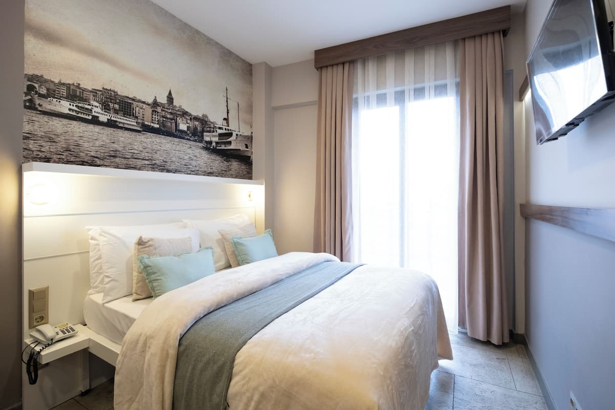 Comfort Double Room, 1 Queen Bed | Premium bedding, down duvets, minibar, in-room safe