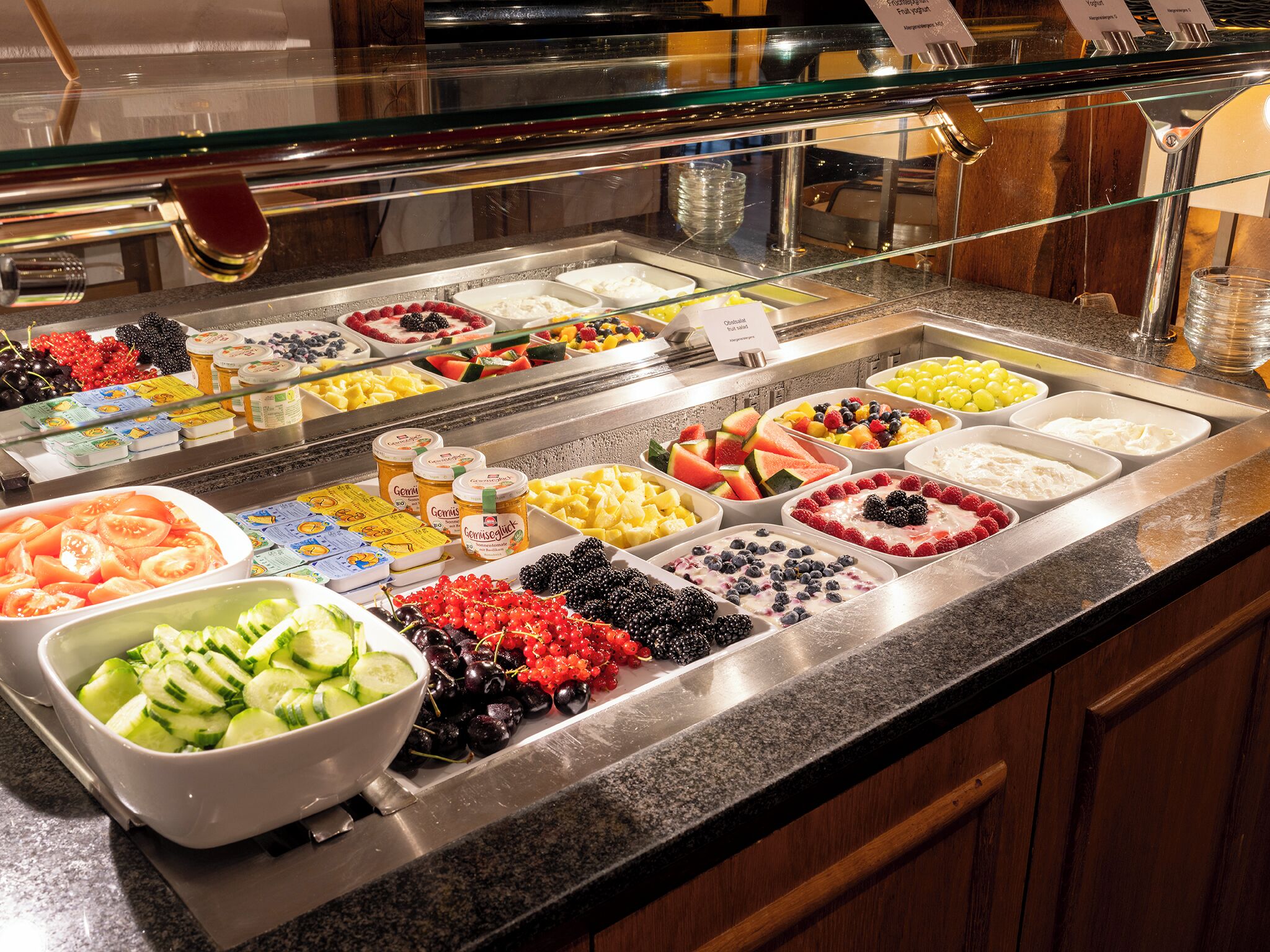 Frühstück und Abendessen, lokale Küche