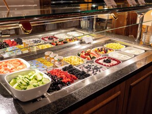 Se sirven desayunos y cenas, cocina local