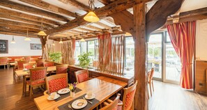 Tägliches Frühstücksbuffet (19 EUR pro Person)