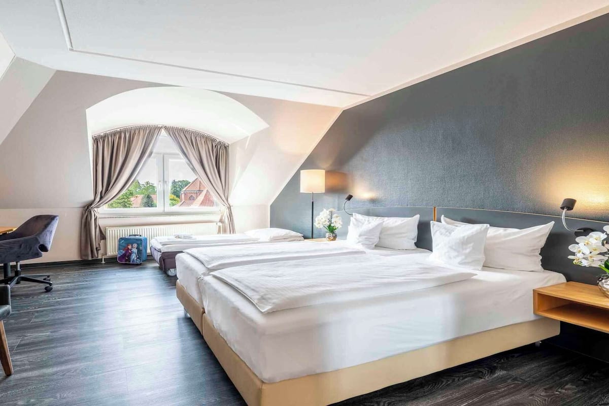Family Room, 1 Double Bed | Hypo-allergenic bedding, minibar, desk, free cribs/infant beds