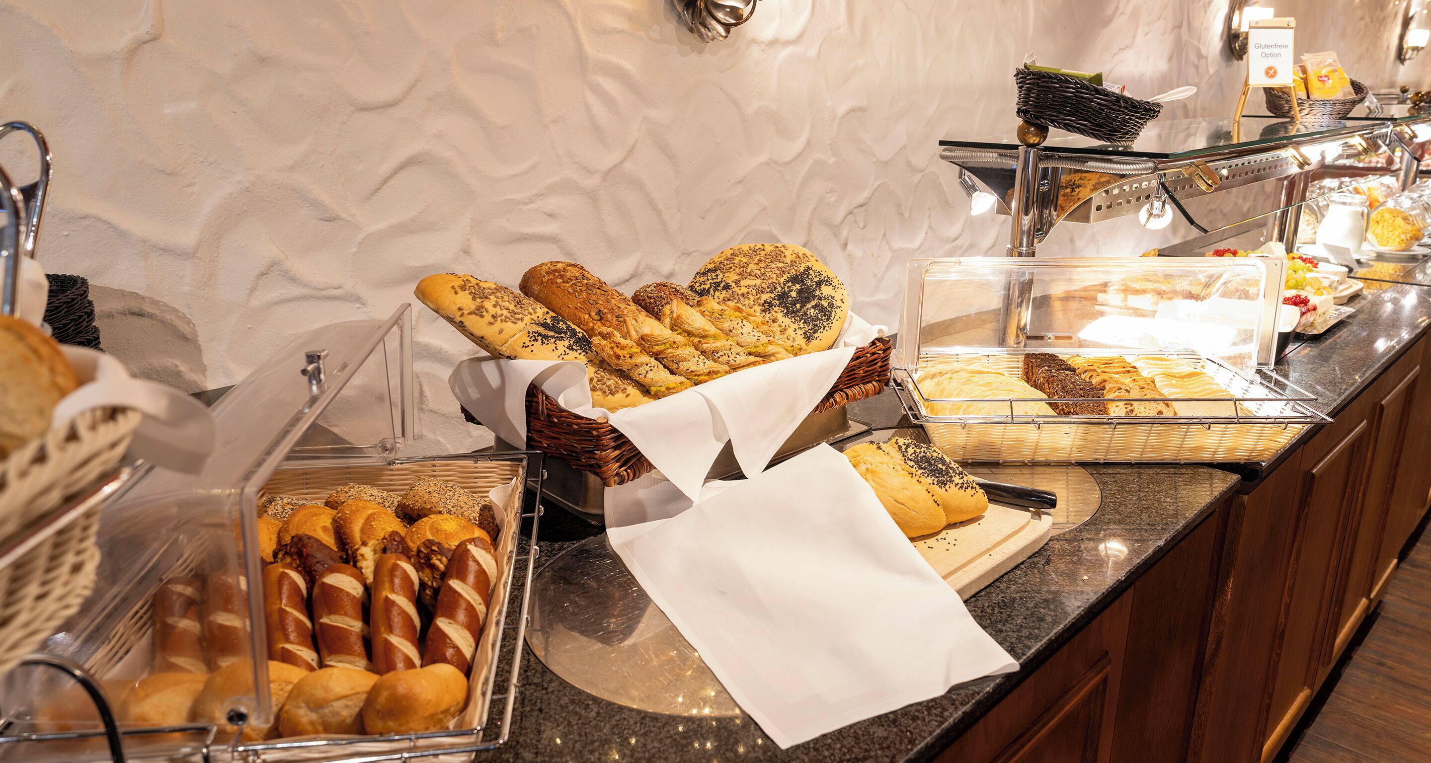 Tägliches Frühstücksbuffet (19 EUR pro Person)