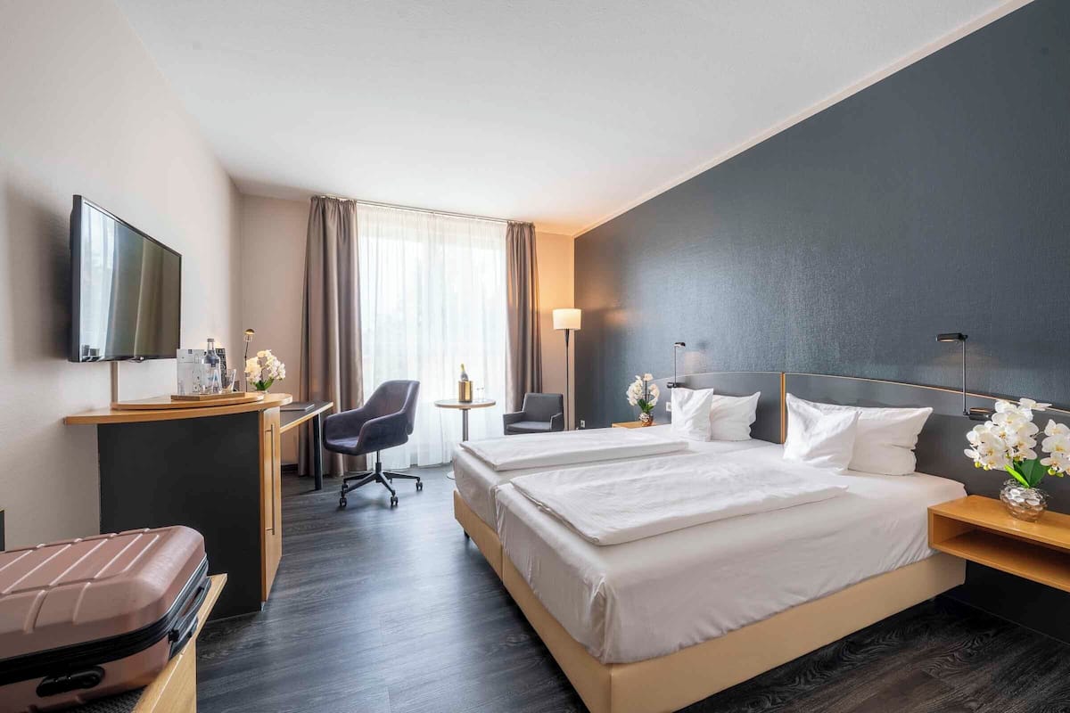 Comfort Room, 1 Double Bed | Hypo-allergenic bedding, minibar, desk, free cribs/infant beds
