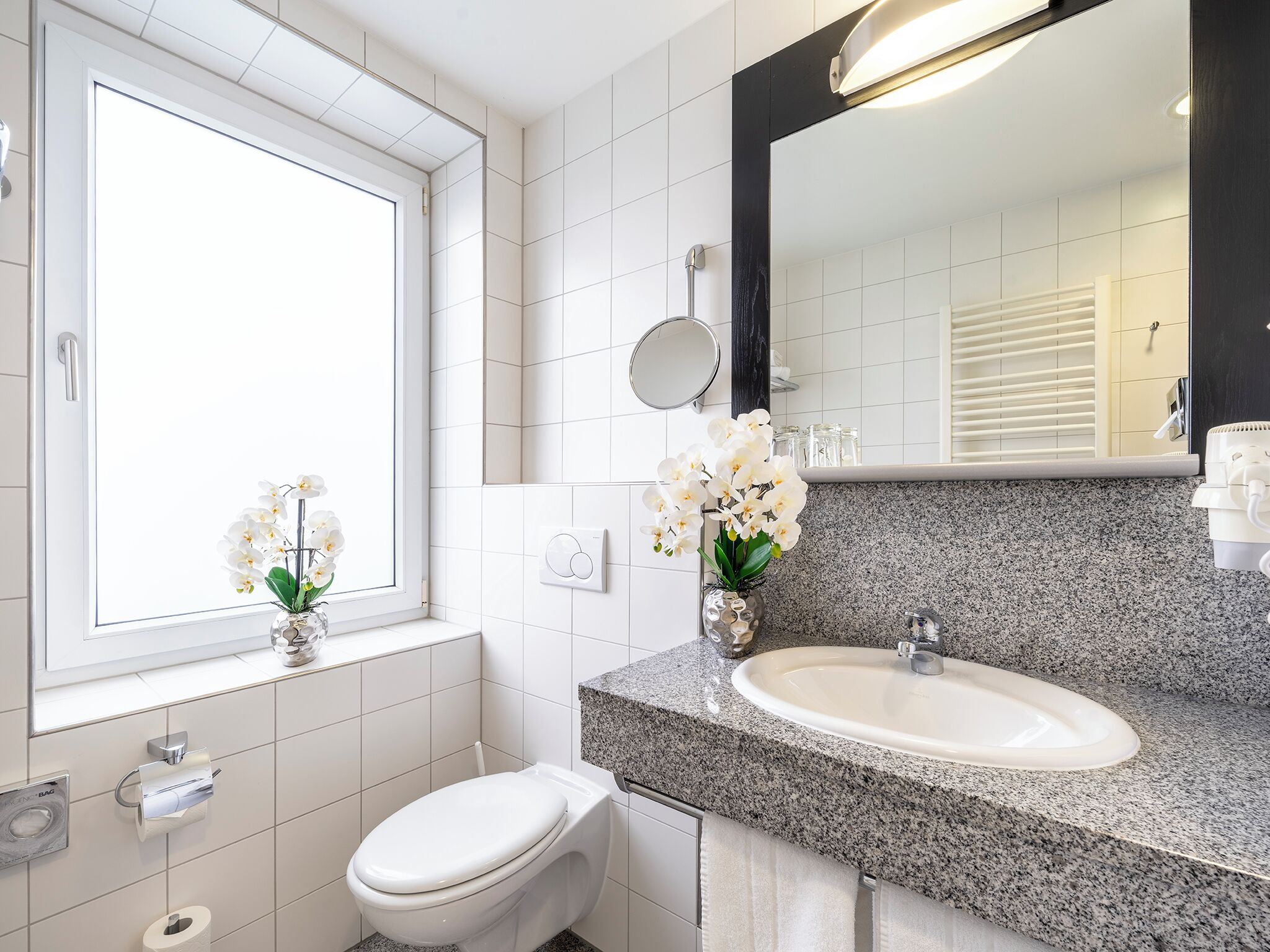 comfort room, 1 double bed, balcony (converts to 2 twin beds;larger room) | bathroom | combined shower/bathtub, hair dryer, towels