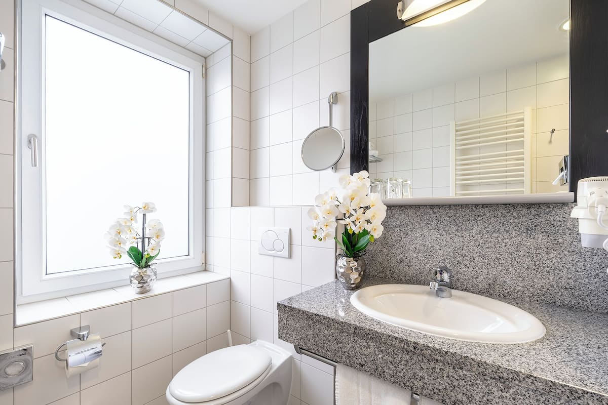 comfort room, 1 double bed, balcony (converts to 2 twin beds;larger room) | bathroom | combined shower/bathtub, hair dryer, towels