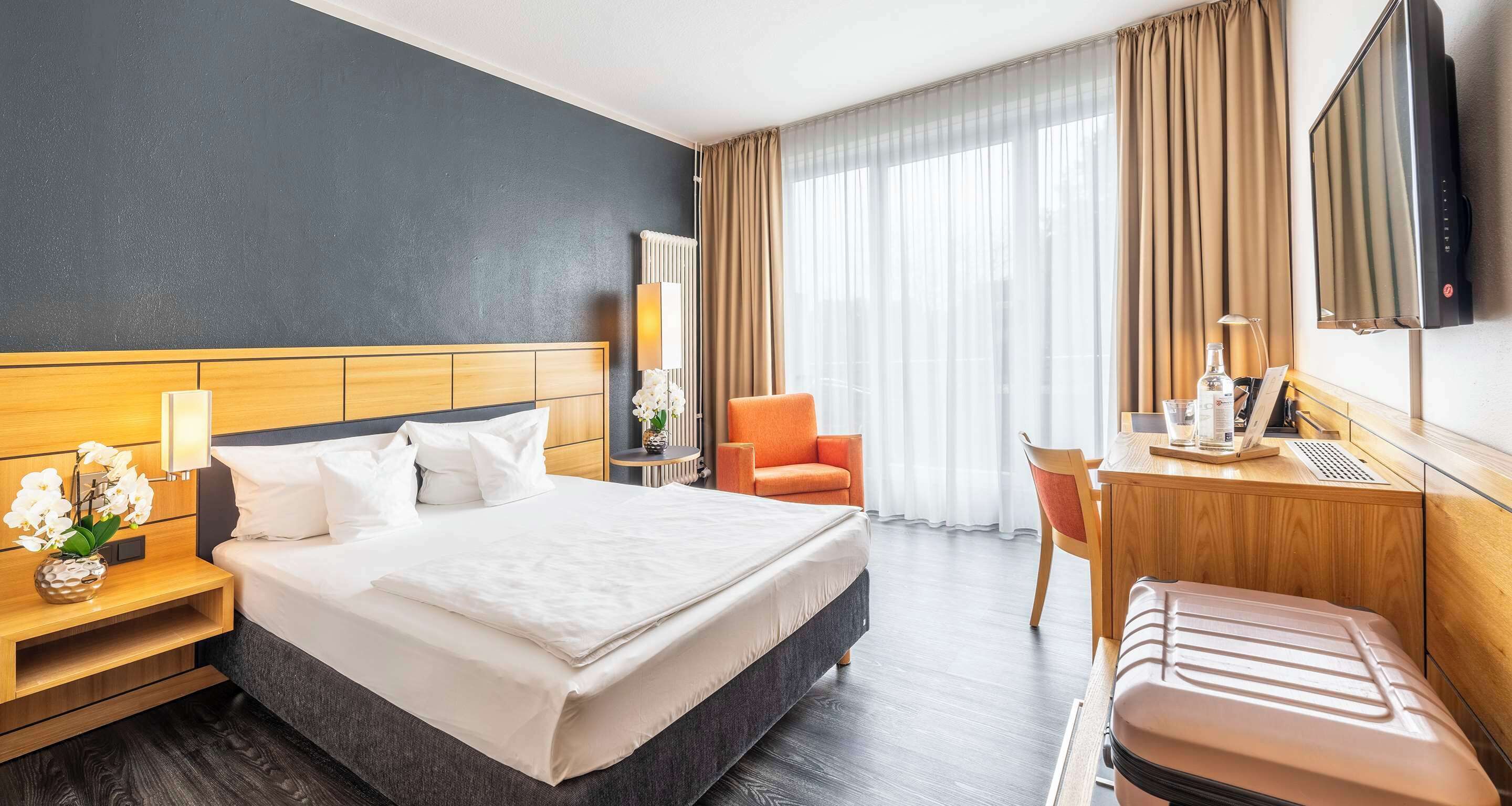 Comfort Room, 1 Double Bed | Hypo-allergenic bedding, minibar, desk, free cribs/infant beds