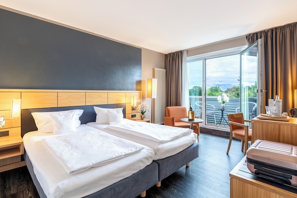 Hypo-allergenic bedding, minibar, in-room safe, desk