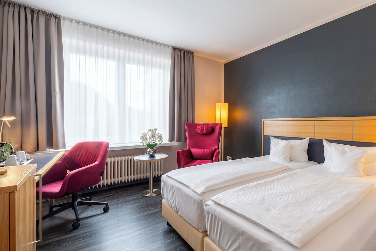 Habitació doble estàndard | Roba de llit hipoal·lergògena, minibar i caixa forta a l'habitació