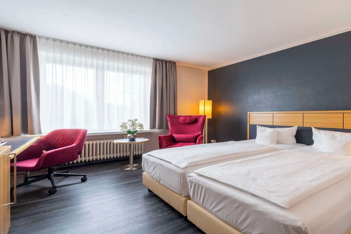 Standard Room, 1 Double Bed | Hypo-allergenic bedding, minibar, desk, free cribs/infant beds