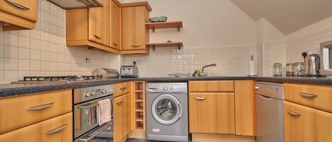 Standard Apartment, 2 Bedrooms (Dalry Gait) | Private kitchen