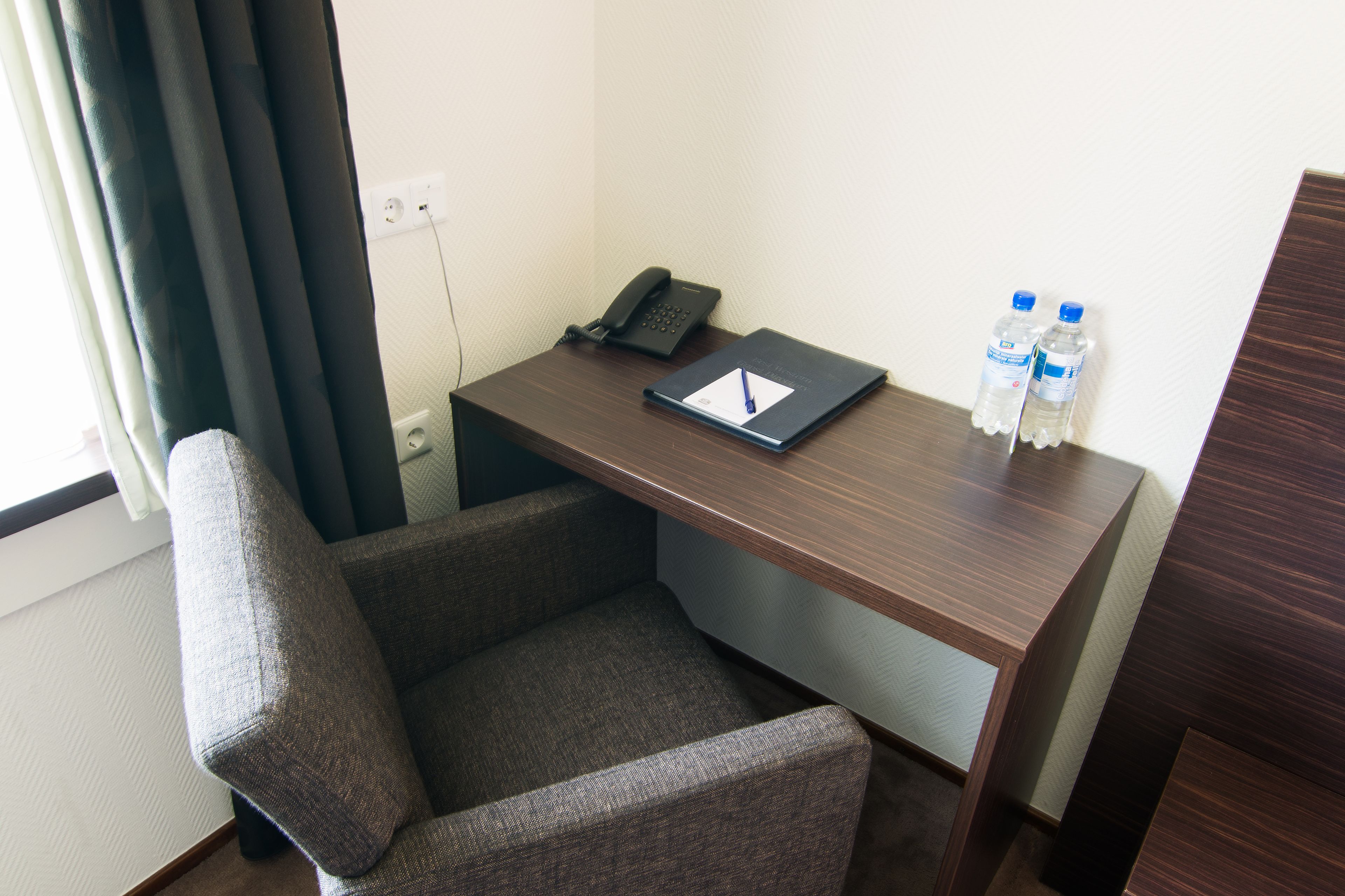 in-room business centre