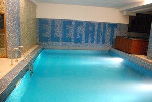 Indoor pool, pool loungers - Elegant Lodge Hotel (Bansko)