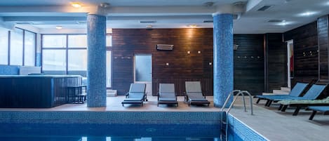 Indoor pool, pool loungers