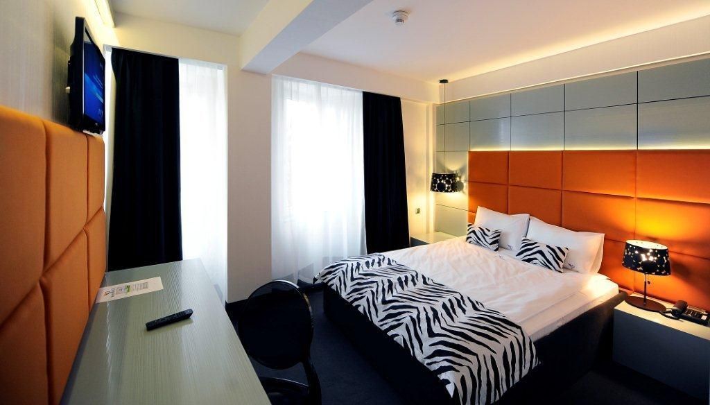 1 bedroom, hypo-allergenic bedding, minibar, in-room safe