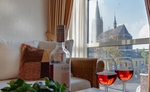 غرفة ديلوكس مزدوجة | خزنة داخل الغرفة ومكتب ومكواة/لو ح كي وأسرّة أطفال/رضّع (مجانًا)