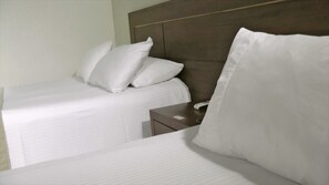 Family Room | Down comforters, desk, free cribs/infant beds, rollaway beds - Hotel Portales Del Campestre (Medellín)