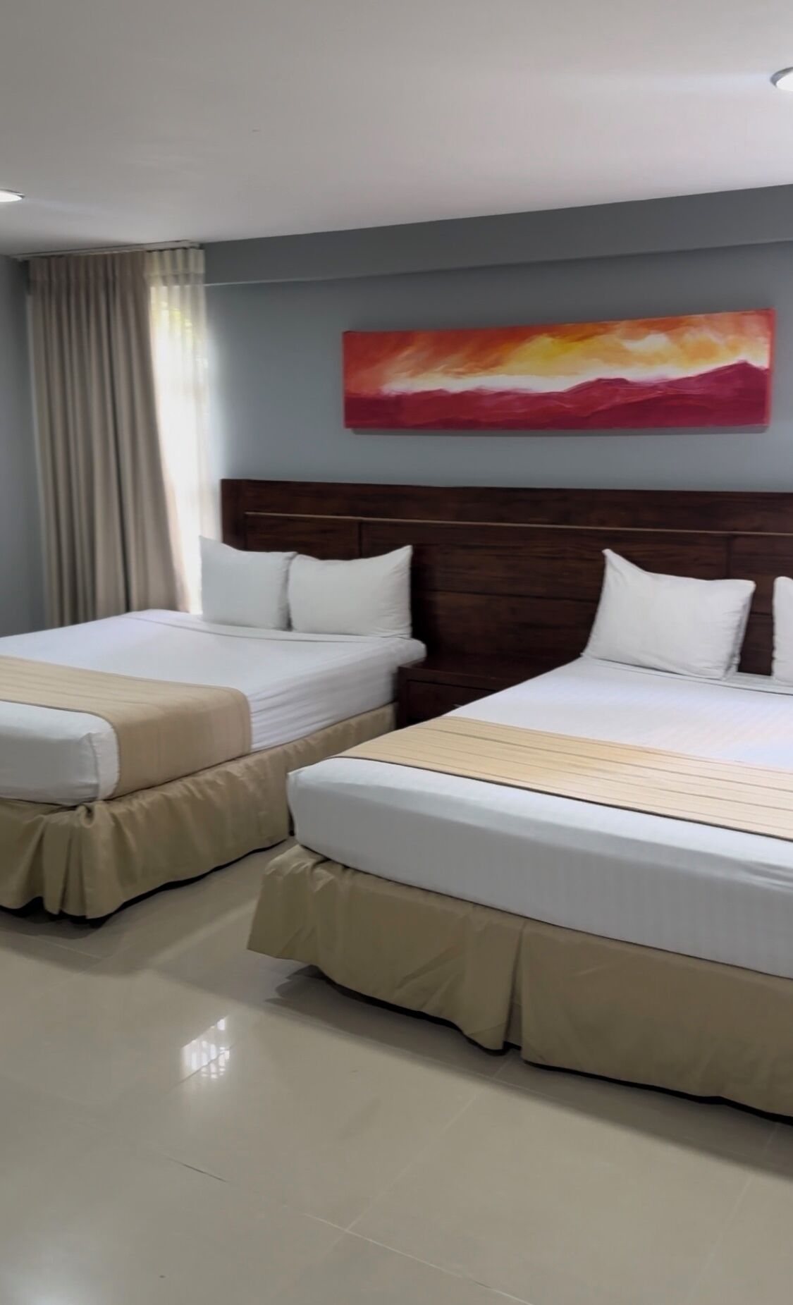 family room | down duvets, desk, free cots/infant beds, rollaway beds