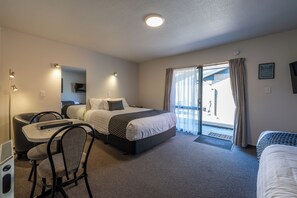 Estudio, 1 cama de matrimonio | Tabla de planchar con plancha, cunas (de pago), wifi gratis