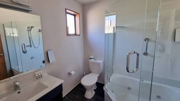 Studio Spa | Bathroom | Eco-friendly toiletries, hair dryer, towels, soap