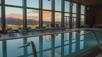 Indoor pool, pool loungers