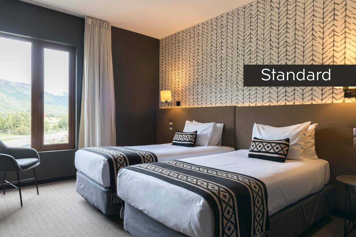 standard double or twin room | premium bedding, down duvets, pillow-top beds, minibar