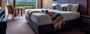 Habitación superior con 1 cama matrimonial o 2 individuales, vista a la montaña | Ropa de cama de alta calidad, edredón, camas con pillow-top y minibar 