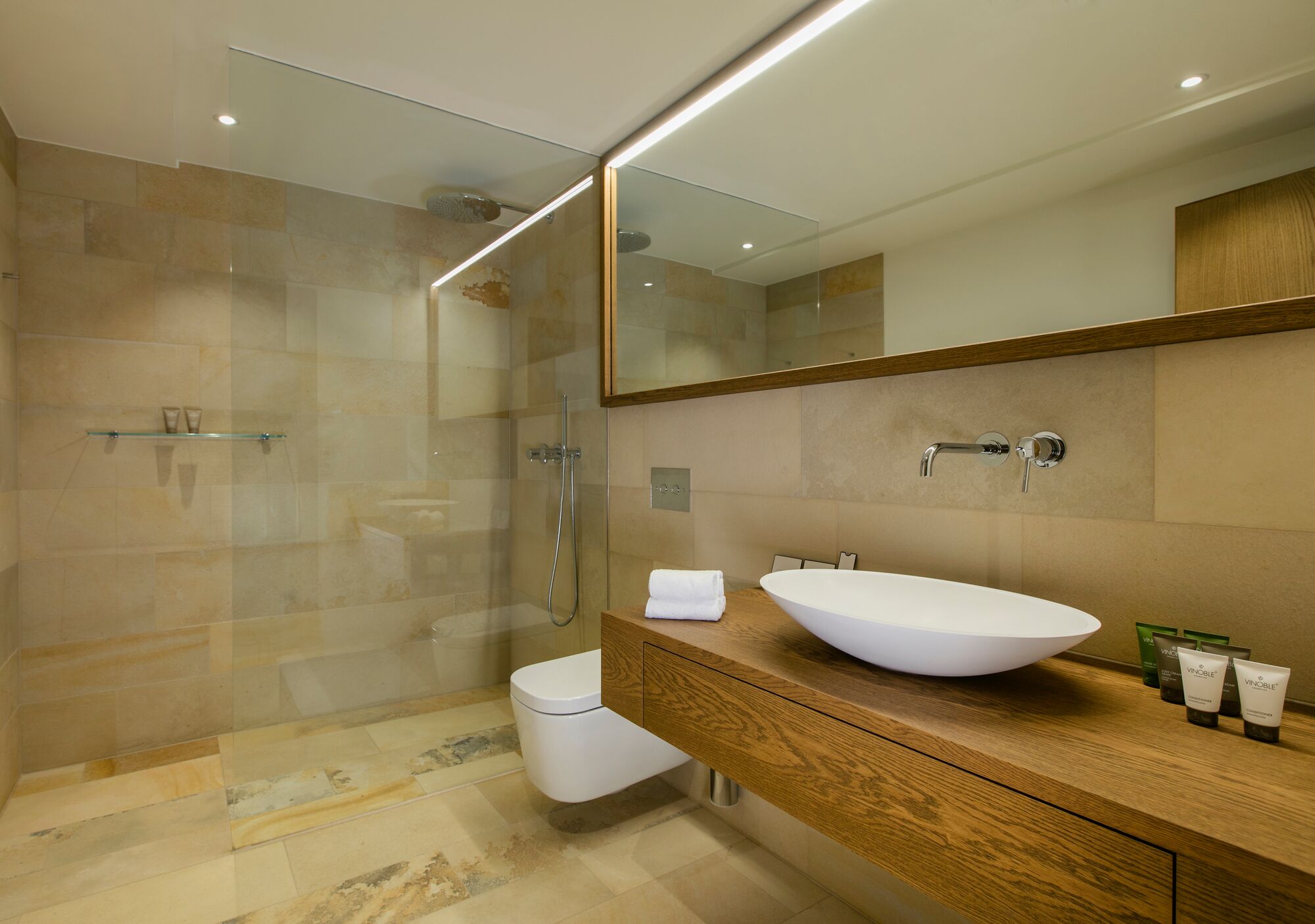 double room | bathroom | free toiletries, hair dryer, bathrobes, slippers