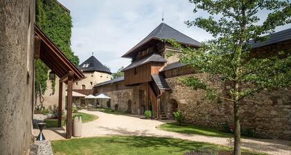 TAUROA Schloss Gabelhofen