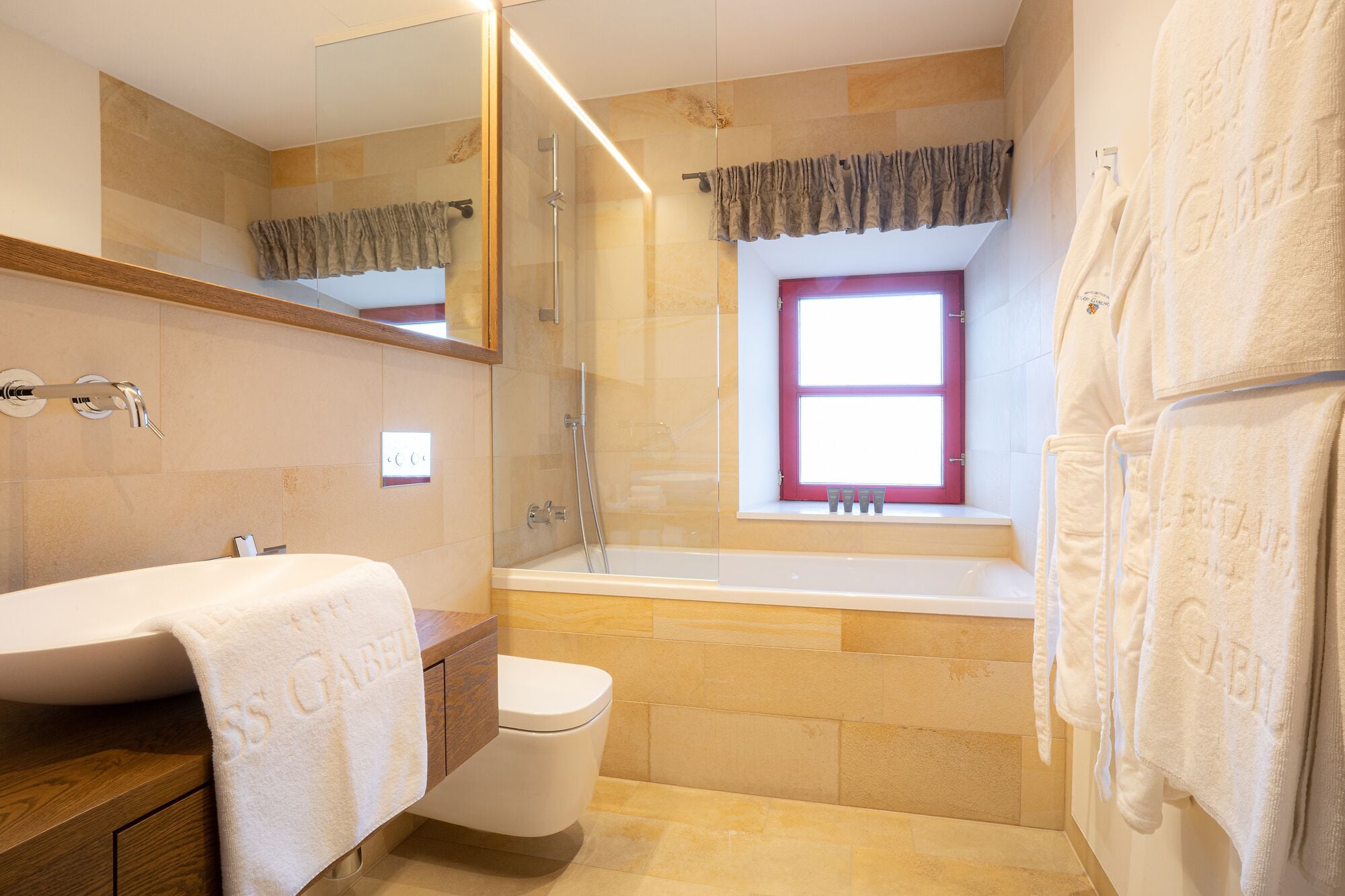 junior suite | bathroom | free toiletries, hair dryer, bathrobes, slippers