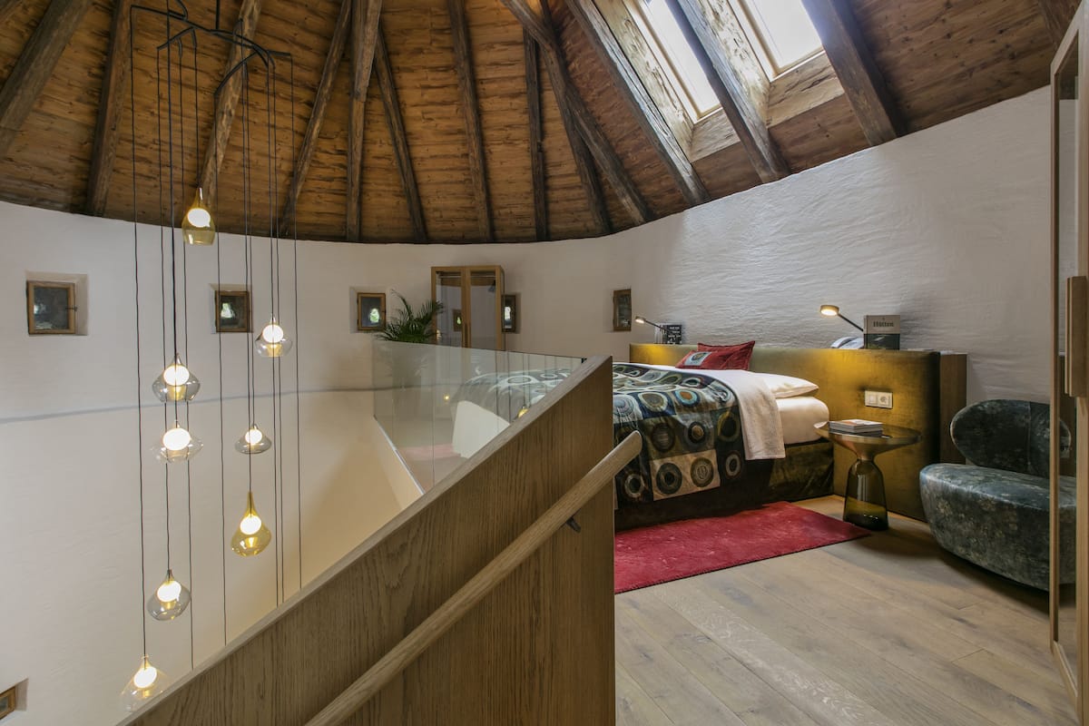 Suite | Ropa de cama hipoalergénica, minibar, caja fuerte y escritorio