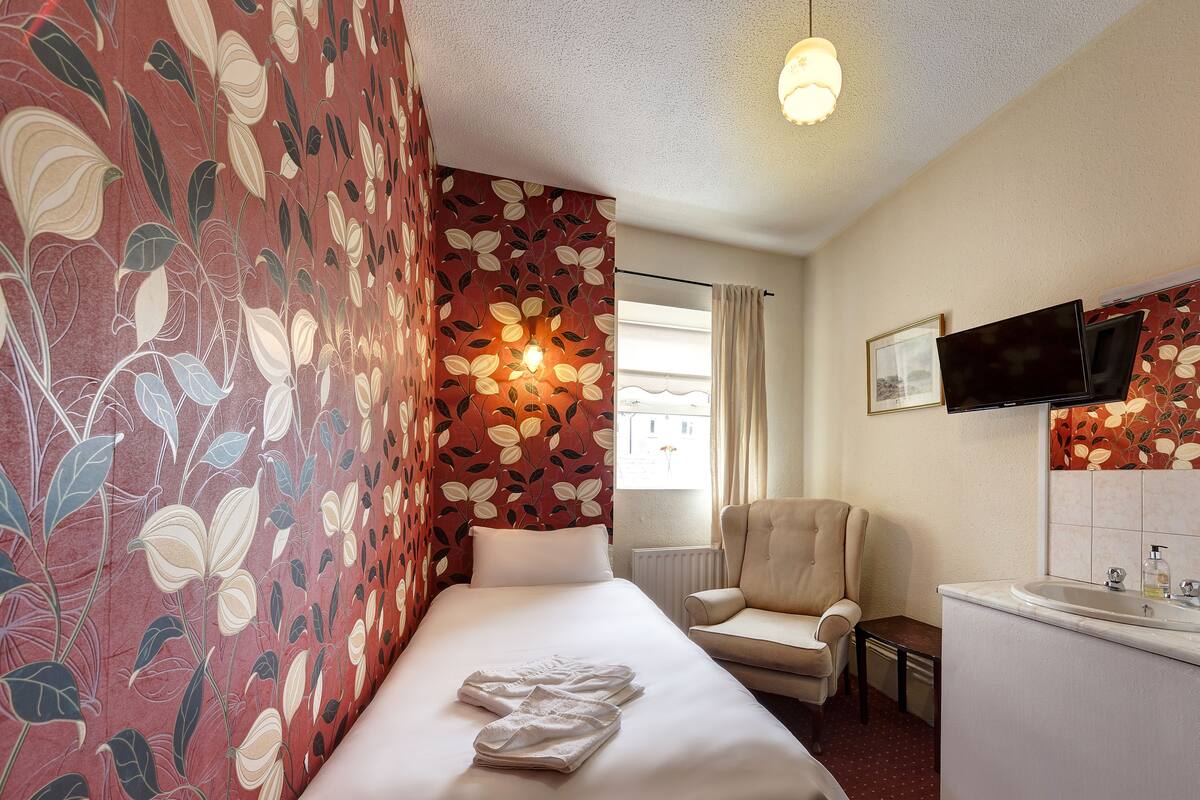 Single Room, Shared Bathroom
