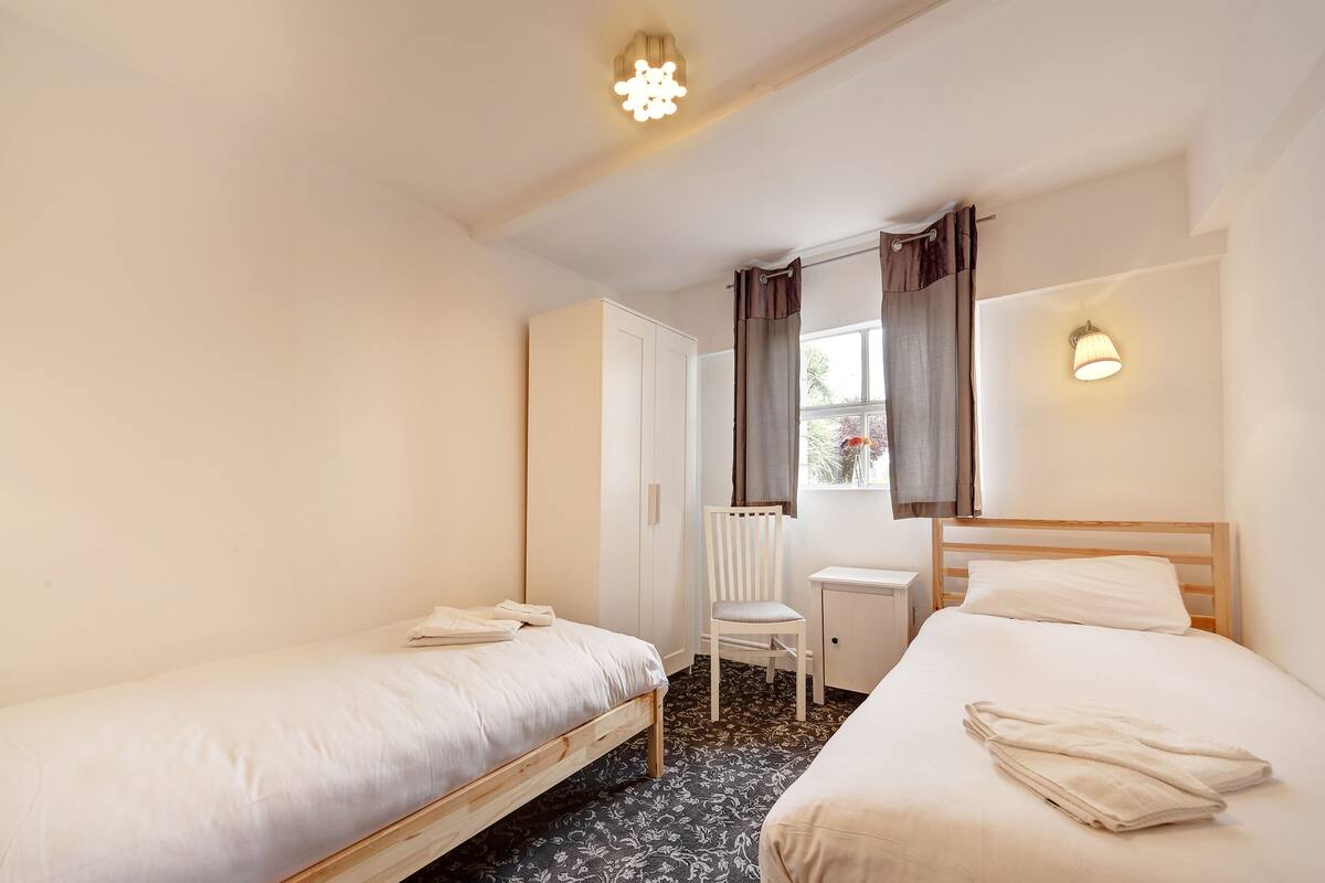 Twin Room, Shared Bathroom