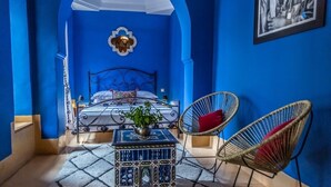 Ropa de cama de alta calidad y tabla de planchar con plancha 