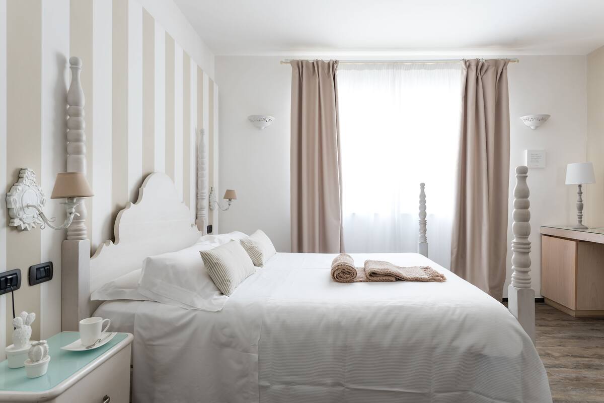 Double or Twin Room | Down comforters, memory foam beds, minibar, in-room safe
