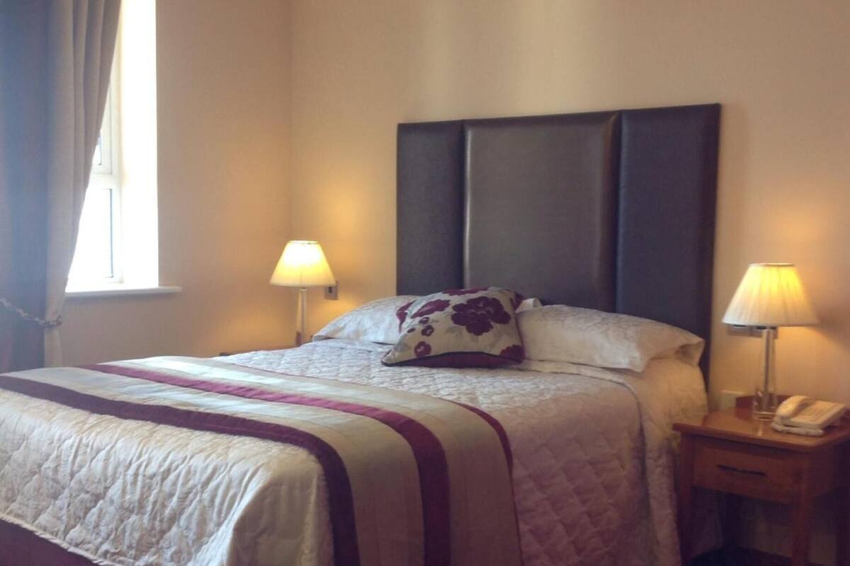 in-room safe, desk, soundproofing, free wifi