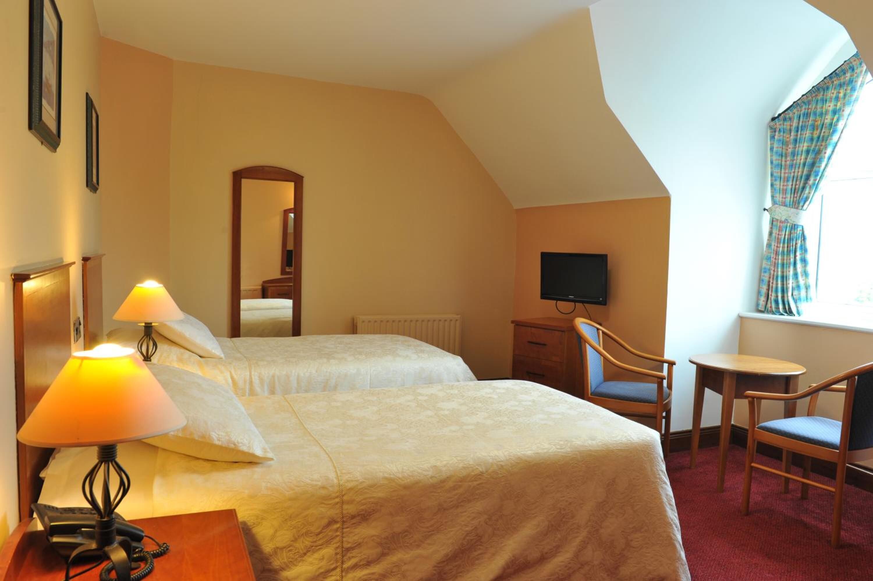 in-room safe, desk, soundproofing, free wifi