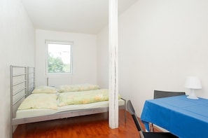 Desk, free WiFi, bed sheets