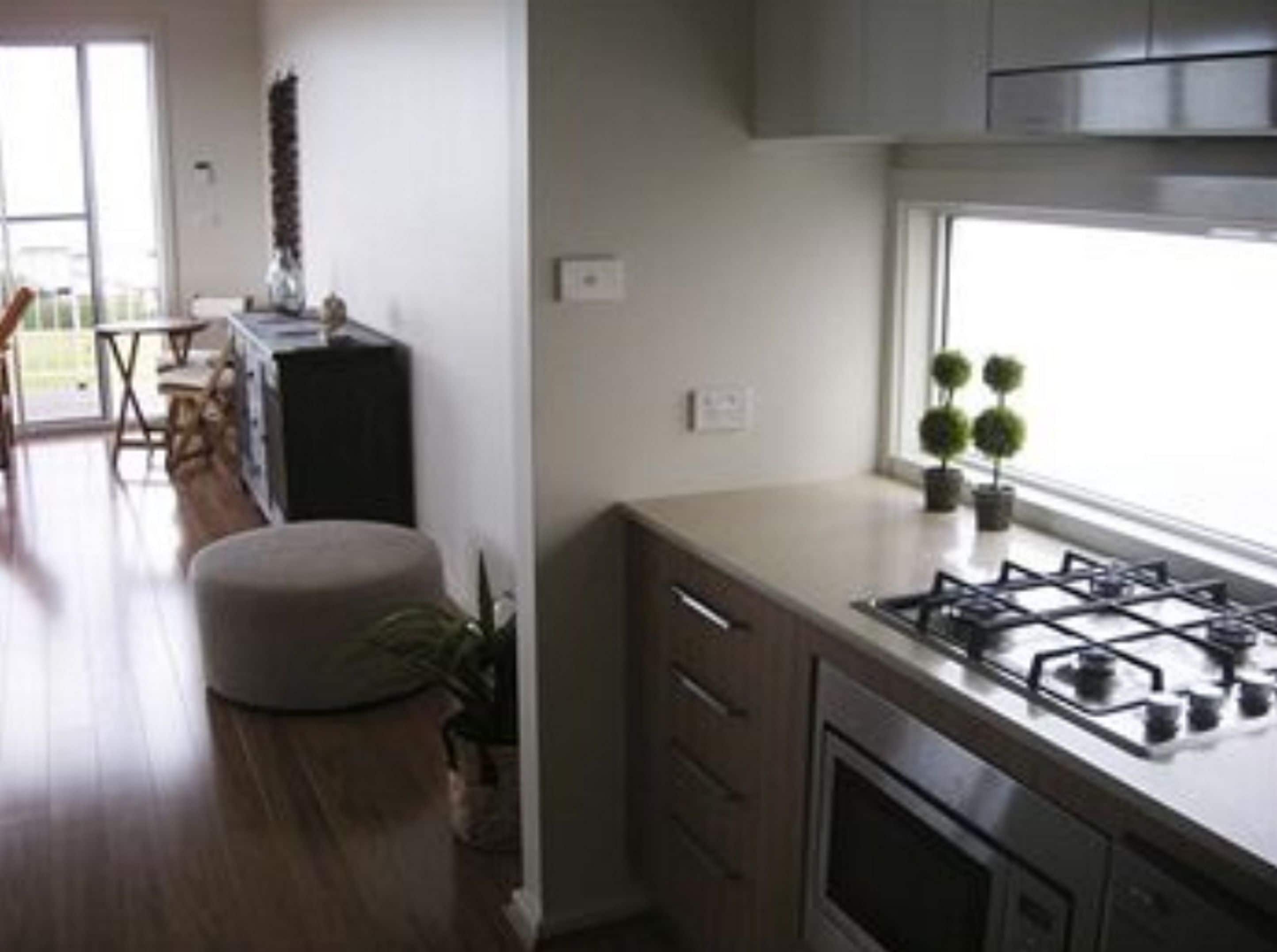 fridge, coffee/tea maker