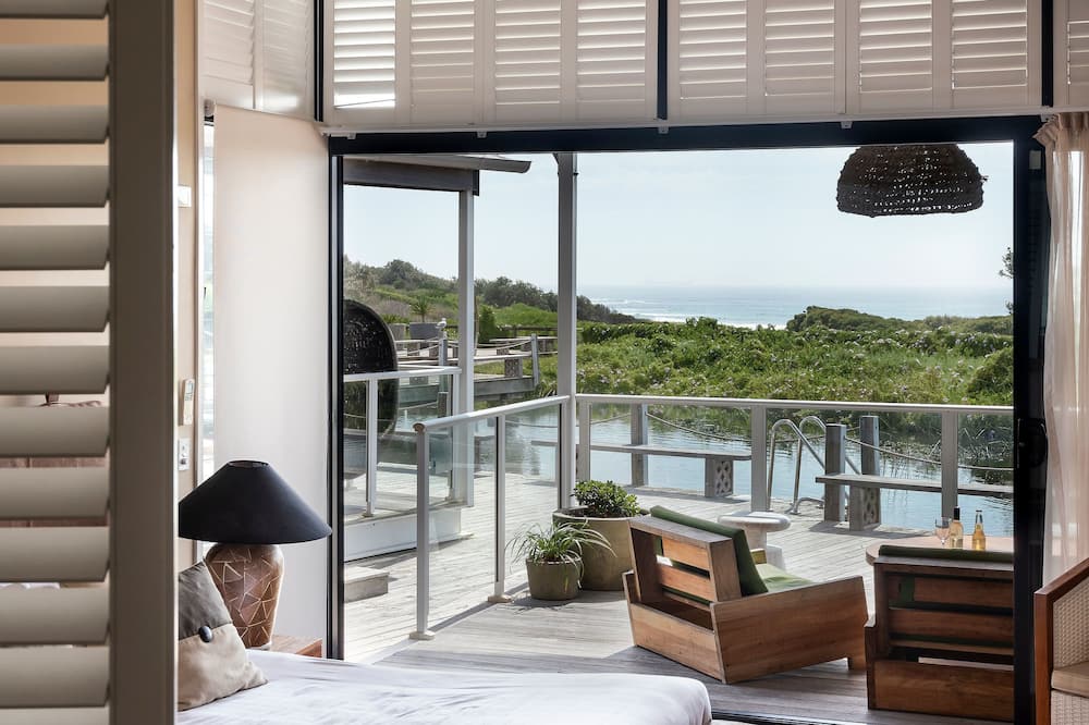 Caves Coastal Bar & Bungalows