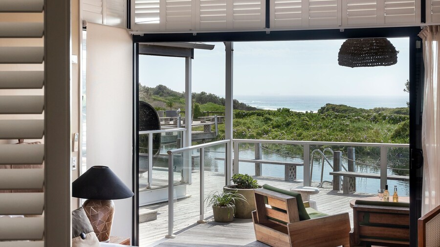 Caves Coastal Bar & Bungalows