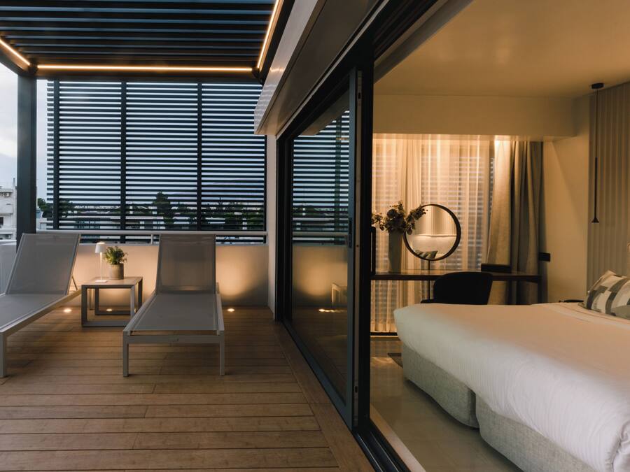 Suite – superior | Sengetøy av topp kvalitet, memory foam-senger, minibar og safe på rommet