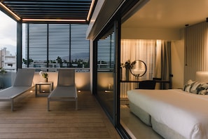 Superior Suite | Premium bedding, memory foam beds, minibar, in-room safe - Brasil Suites Boutique Hotel (Glyfada)