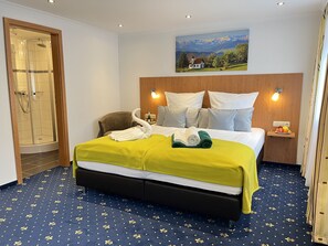 Family Suite | Hypo-allergenic bedding, minibar, in-room safe, desk