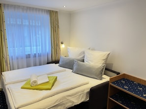 Superior Family Room | Hypo-allergenic bedding, minibar, in-room safe, desk - Hotel Post (Scheidegg)