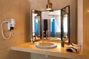 Superior Suite, 1 King Bed, Non Smoking, Ocean View | Bathroom | Shower, rainfall showerhead, free toiletries, towels