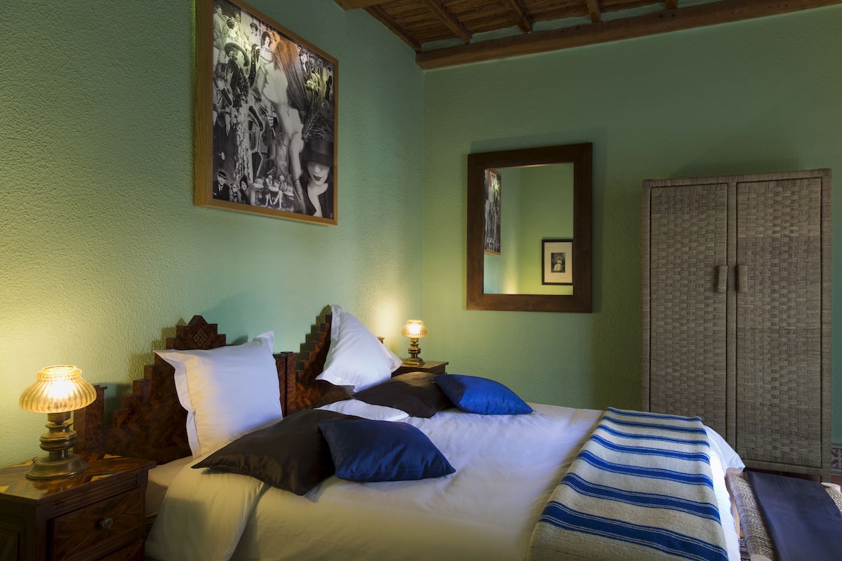 Comfort Room, 1 Queen Bed | 1 bedroom, premium bedding, individually decorated